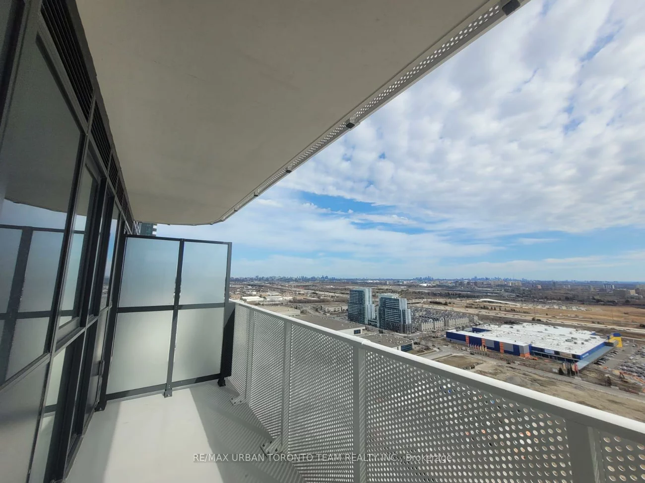 195, Commerce, Vaughan Corporate Centre, Vaughan