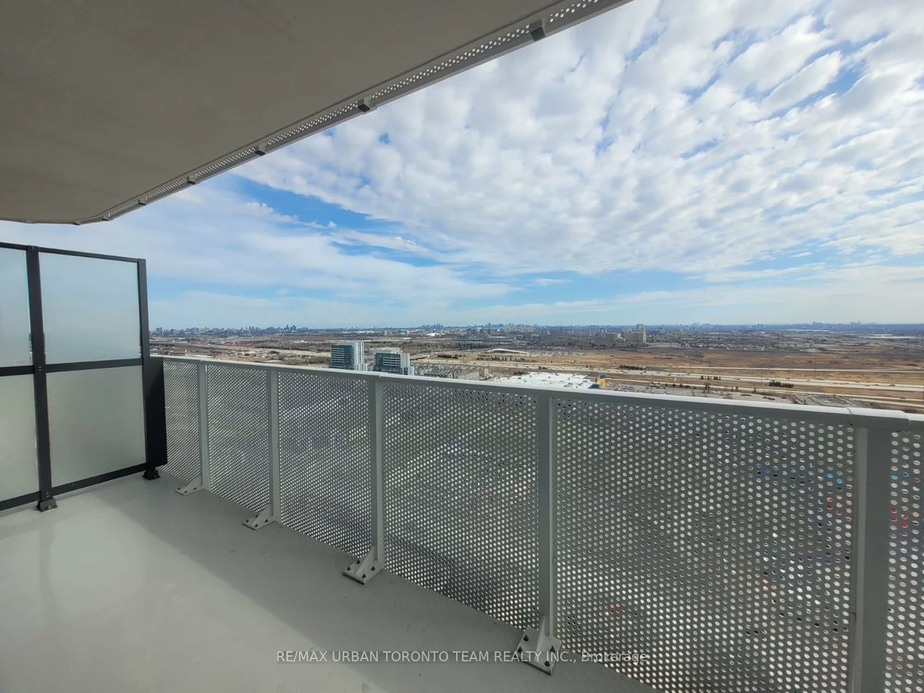 195, Commerce, Vaughan Corporate Centre, Vaughan