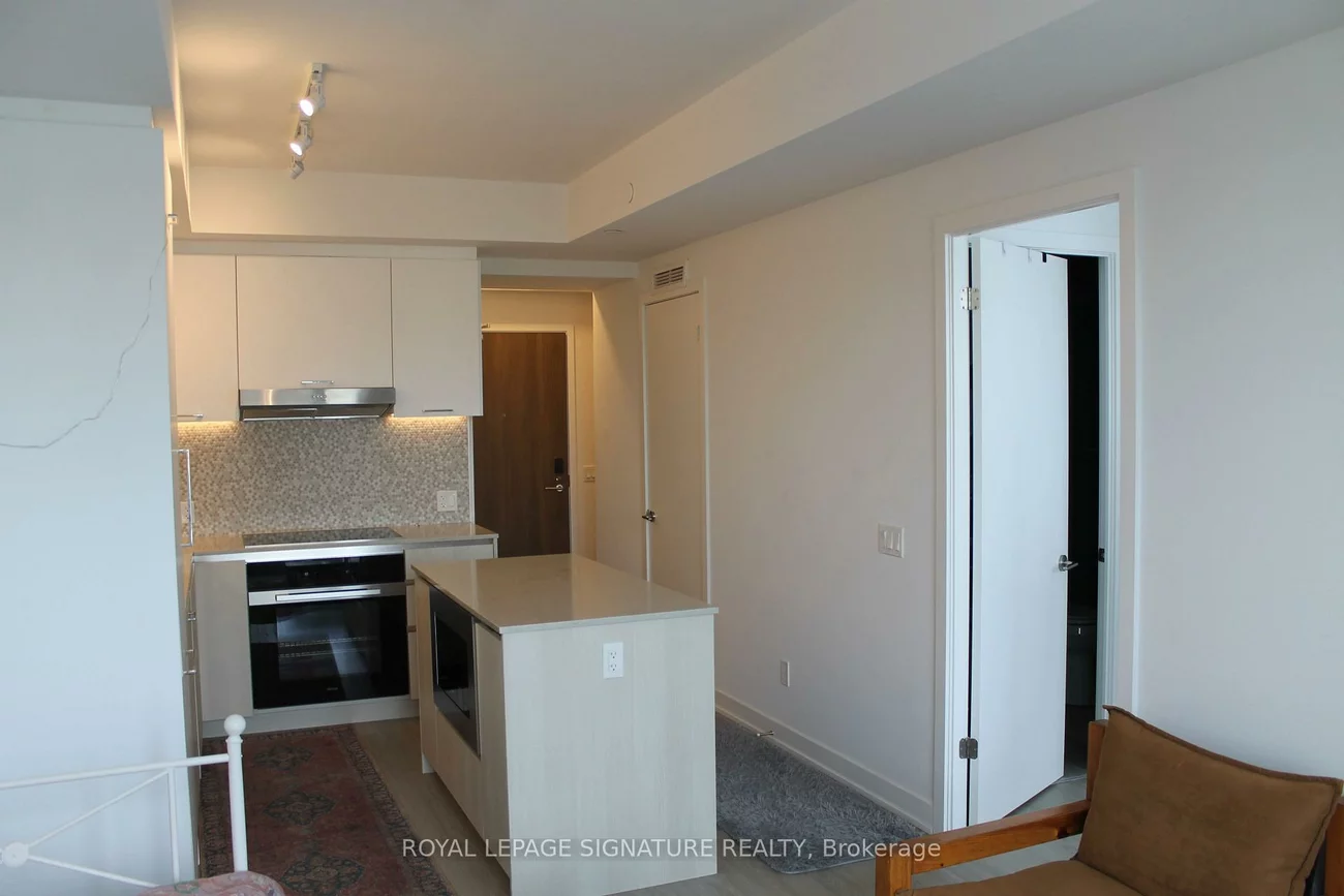 8188, Yonge, Uplands, Vaughan