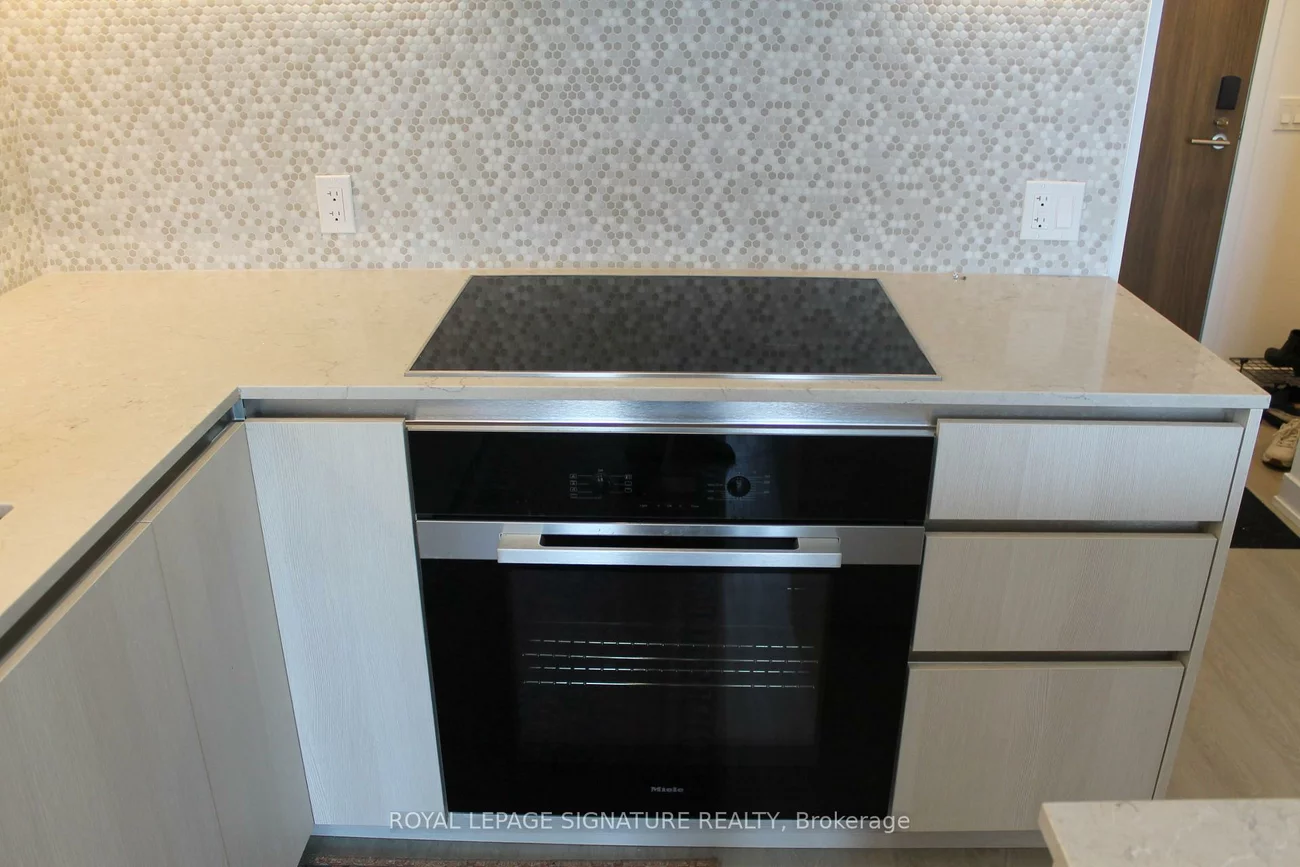 8188, Yonge, Uplands, Vaughan
