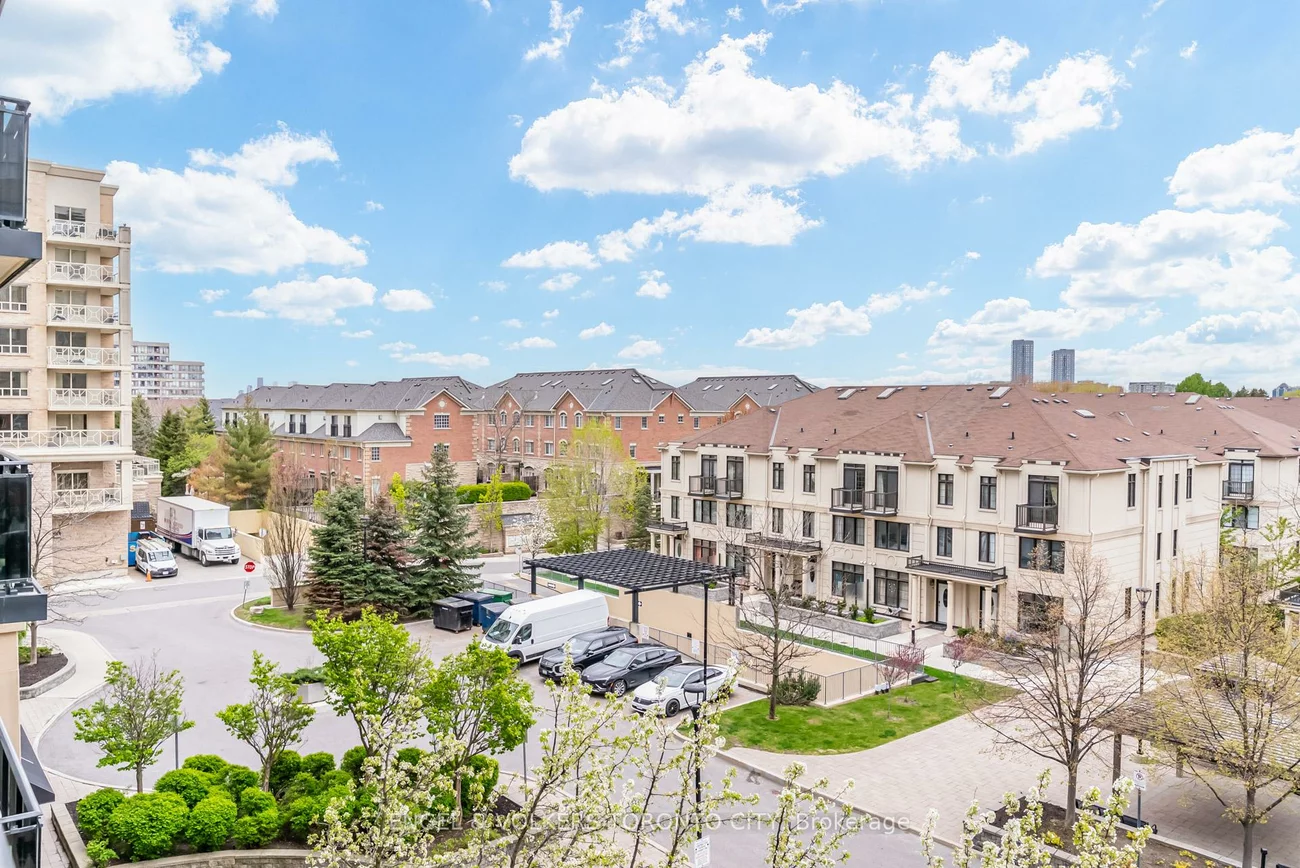 520, Steeles, Crestwood-Springfarm-Yorkhill, Vaughan