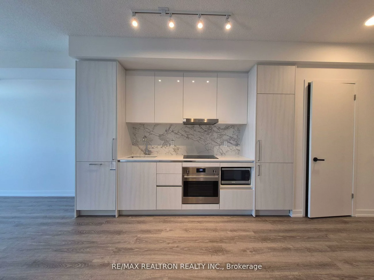 195, Commerce, Vaughan Corporate Centre, Vaughan