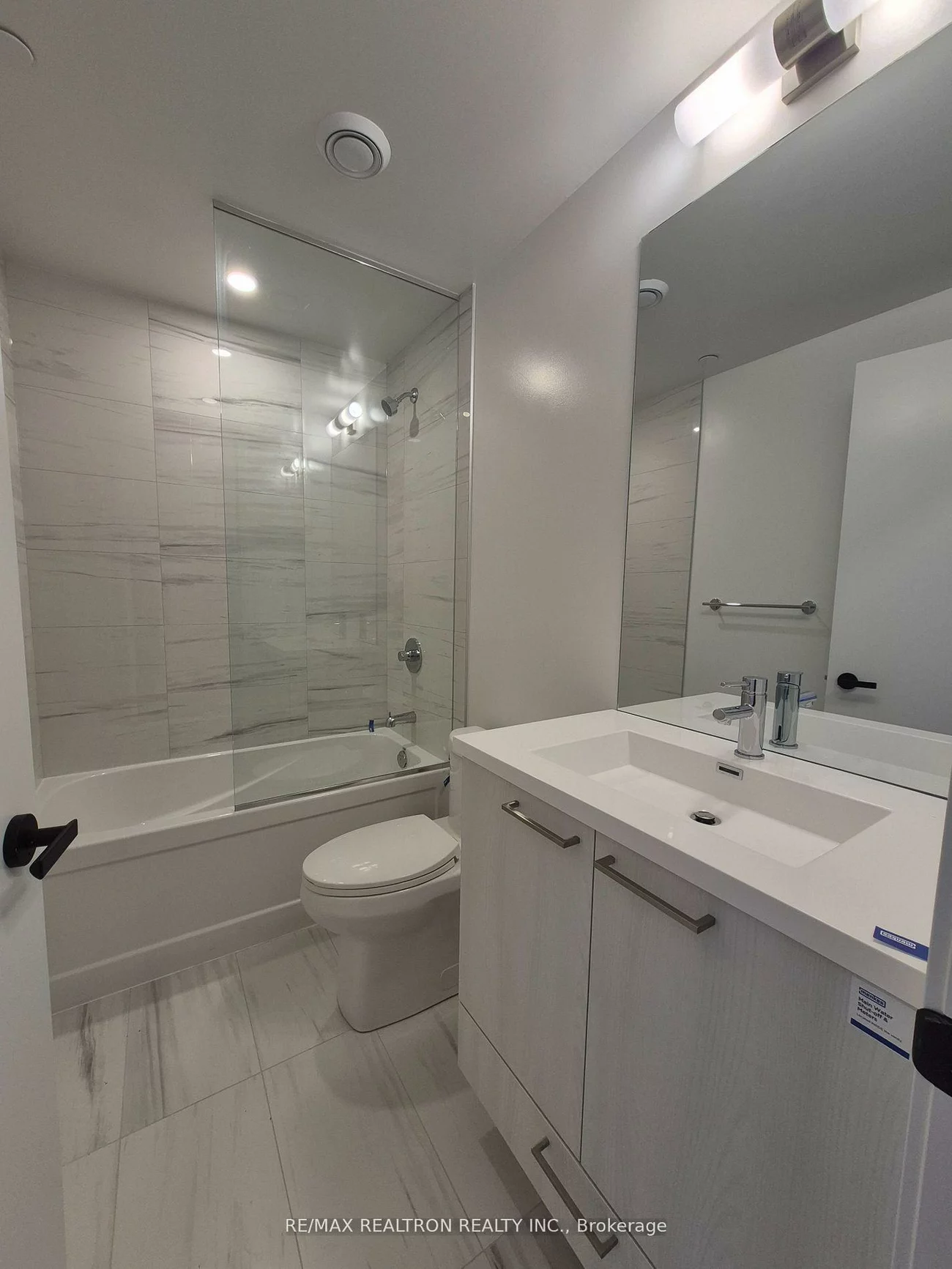 195, Commerce, Vaughan Corporate Centre, Vaughan