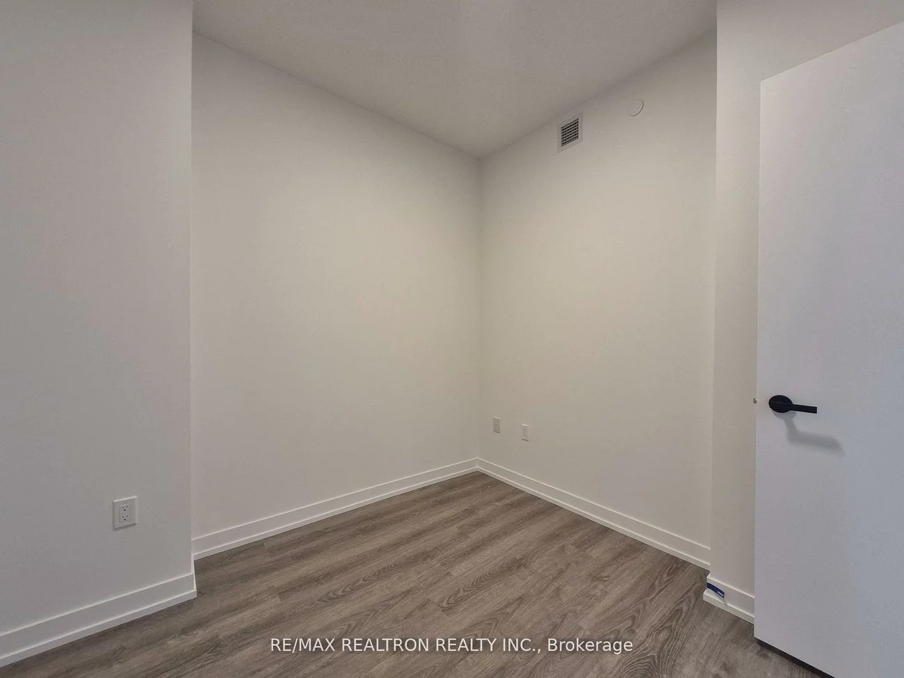 195, Commerce, Vaughan Corporate Centre, Vaughan