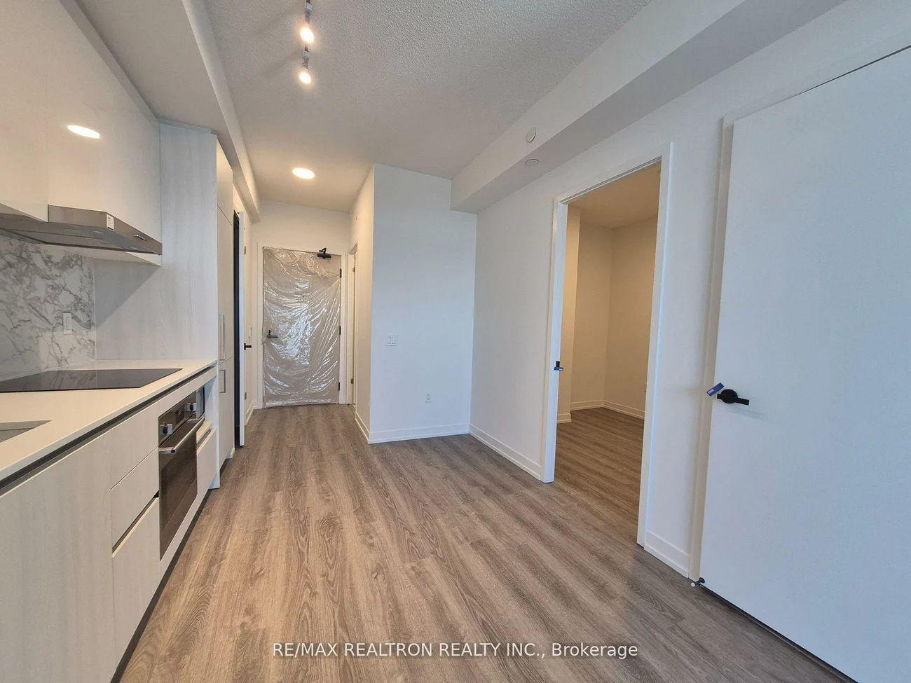 195, Commerce, Vaughan Corporate Centre, Vaughan