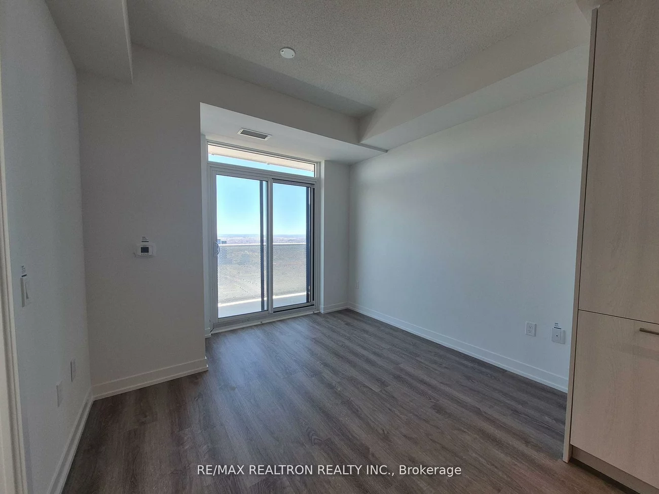 195, Commerce, Vaughan Corporate Centre, Vaughan
