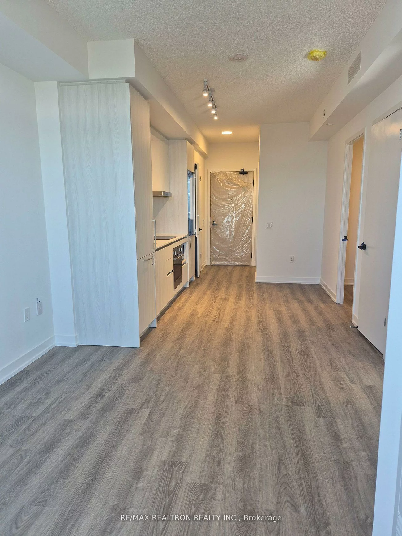 195, Commerce, Vaughan Corporate Centre, Vaughan