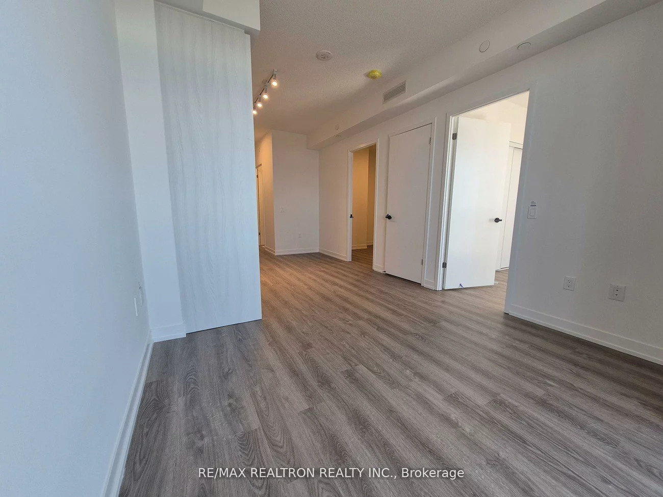 195, Commerce, Vaughan Corporate Centre, Vaughan