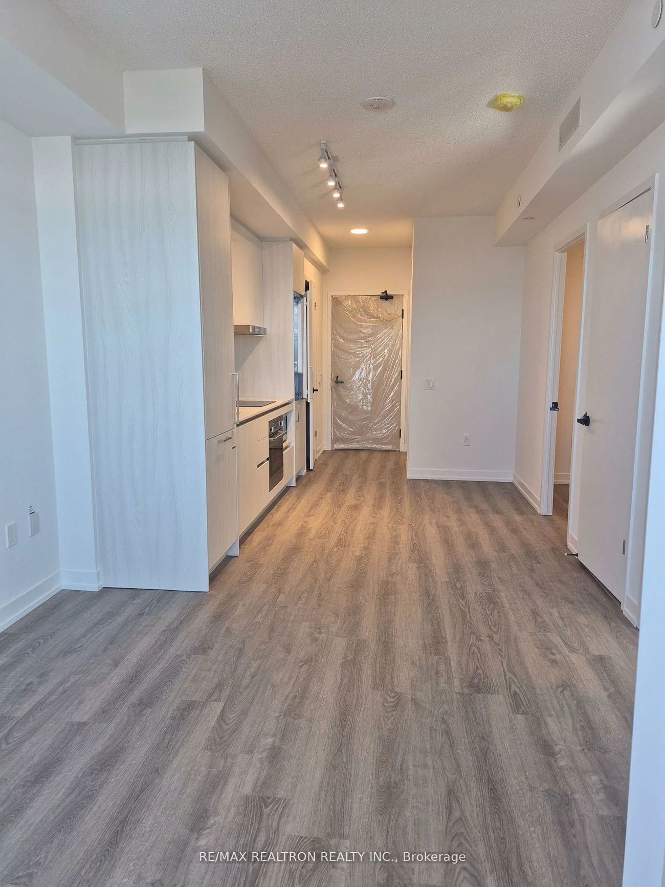 195, Commerce, Vaughan Corporate Centre, Vaughan