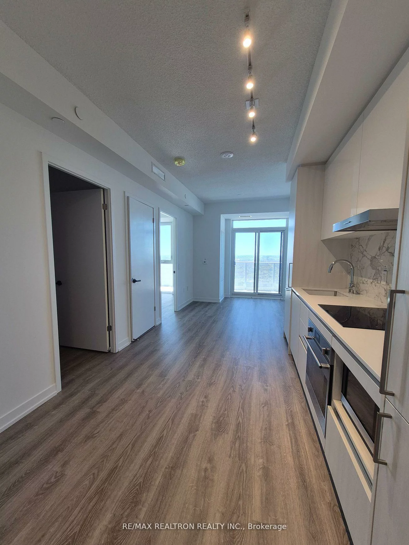 195, Commerce, Vaughan Corporate Centre, Vaughan