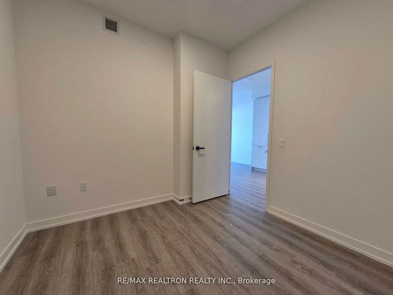 195, Commerce, Vaughan Corporate Centre, Vaughan
