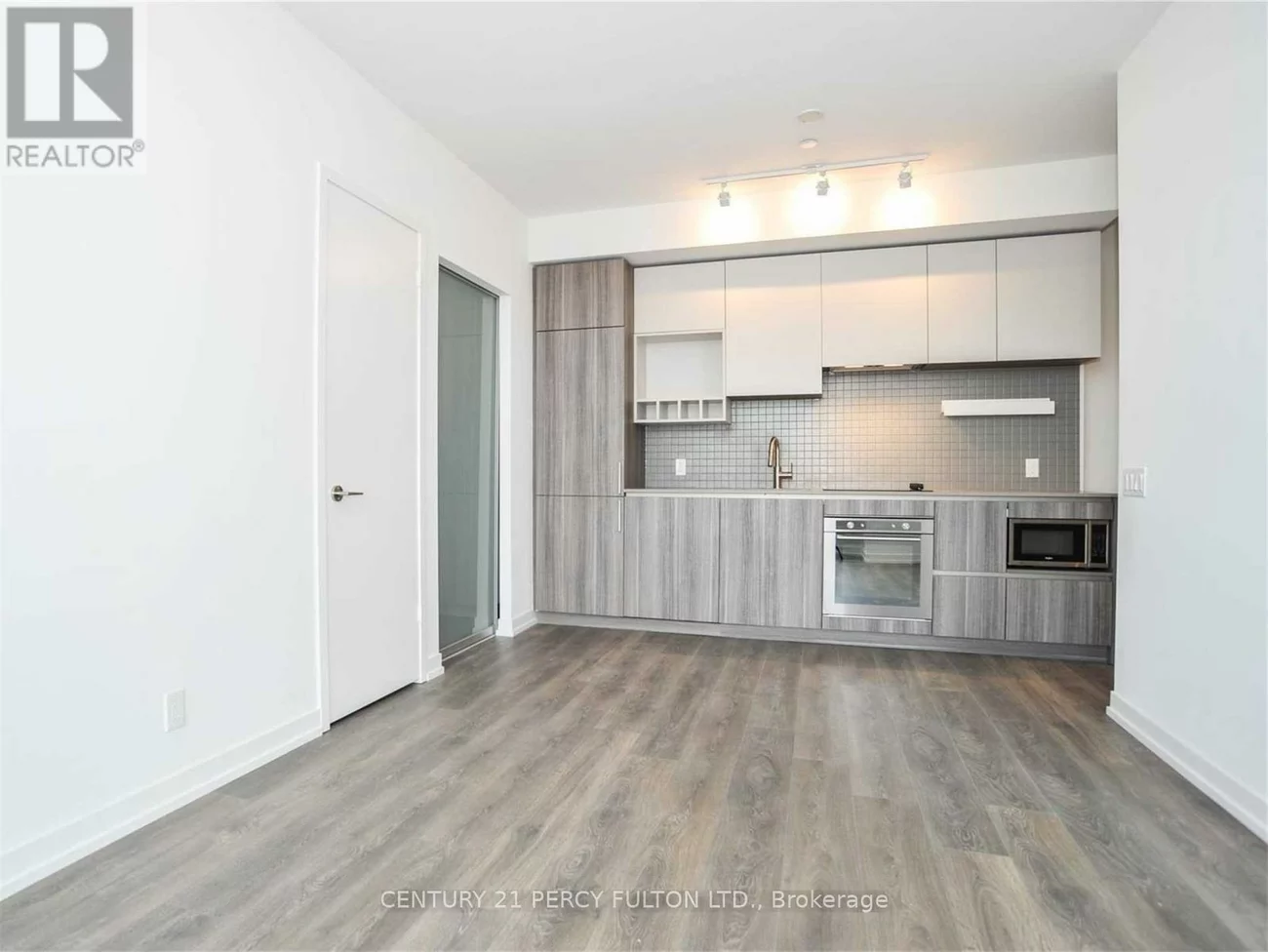 898, Portage, Vaughan Corporate Centre, Vaughan