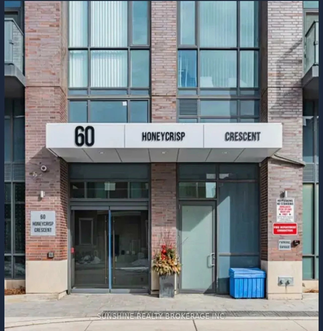 60, Honeycrisp, Vaughan Corporate Centre, Vaughan