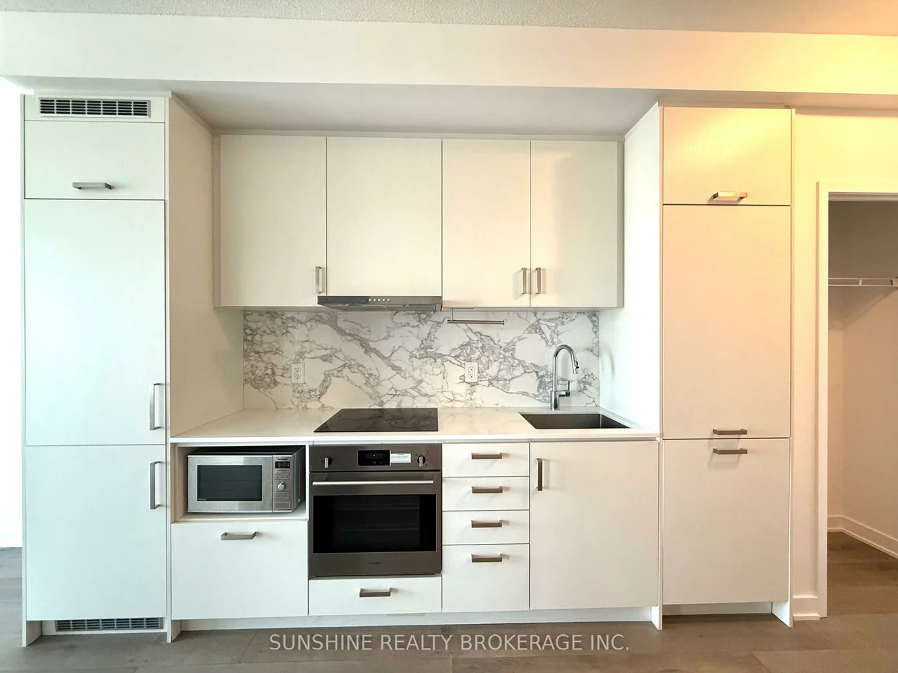 60, Honeycrisp, Vaughan Corporate Centre, Vaughan