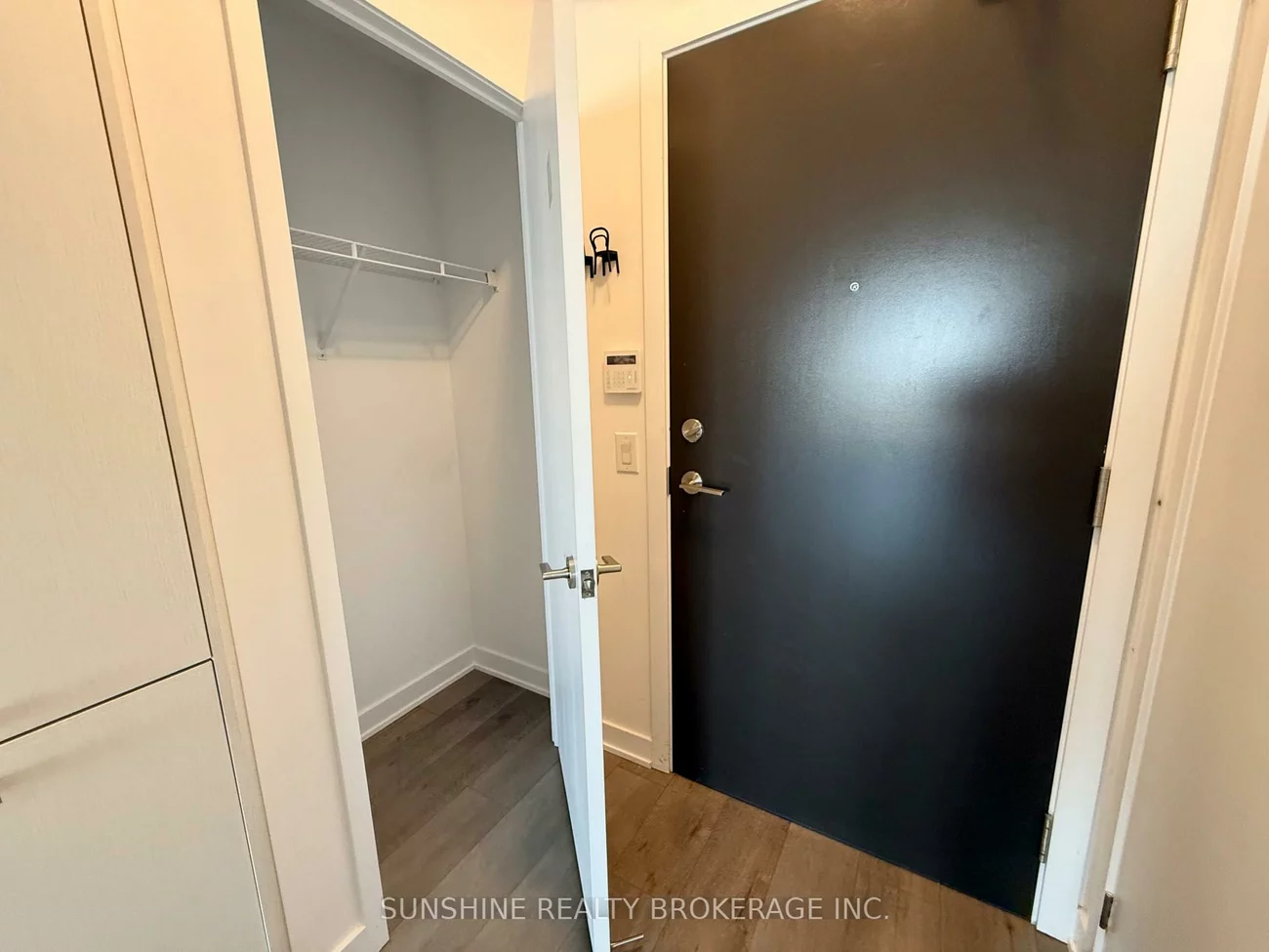 60, Honeycrisp, Vaughan Corporate Centre, Vaughan
