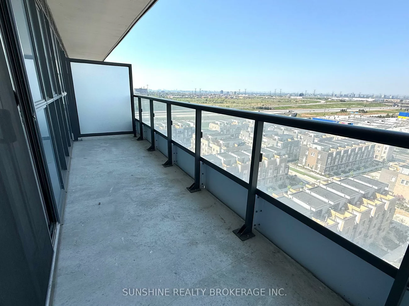 60, Honeycrisp, Vaughan Corporate Centre, Vaughan