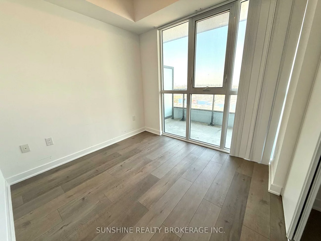 60, Honeycrisp, Vaughan Corporate Centre, Vaughan