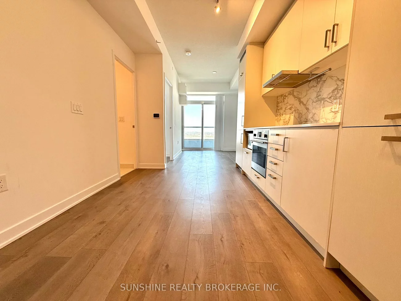 60, Honeycrisp, Vaughan Corporate Centre, Vaughan