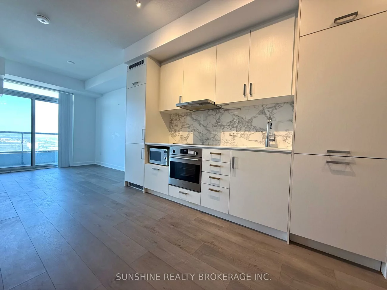 60, Honeycrisp, Vaughan Corporate Centre, Vaughan