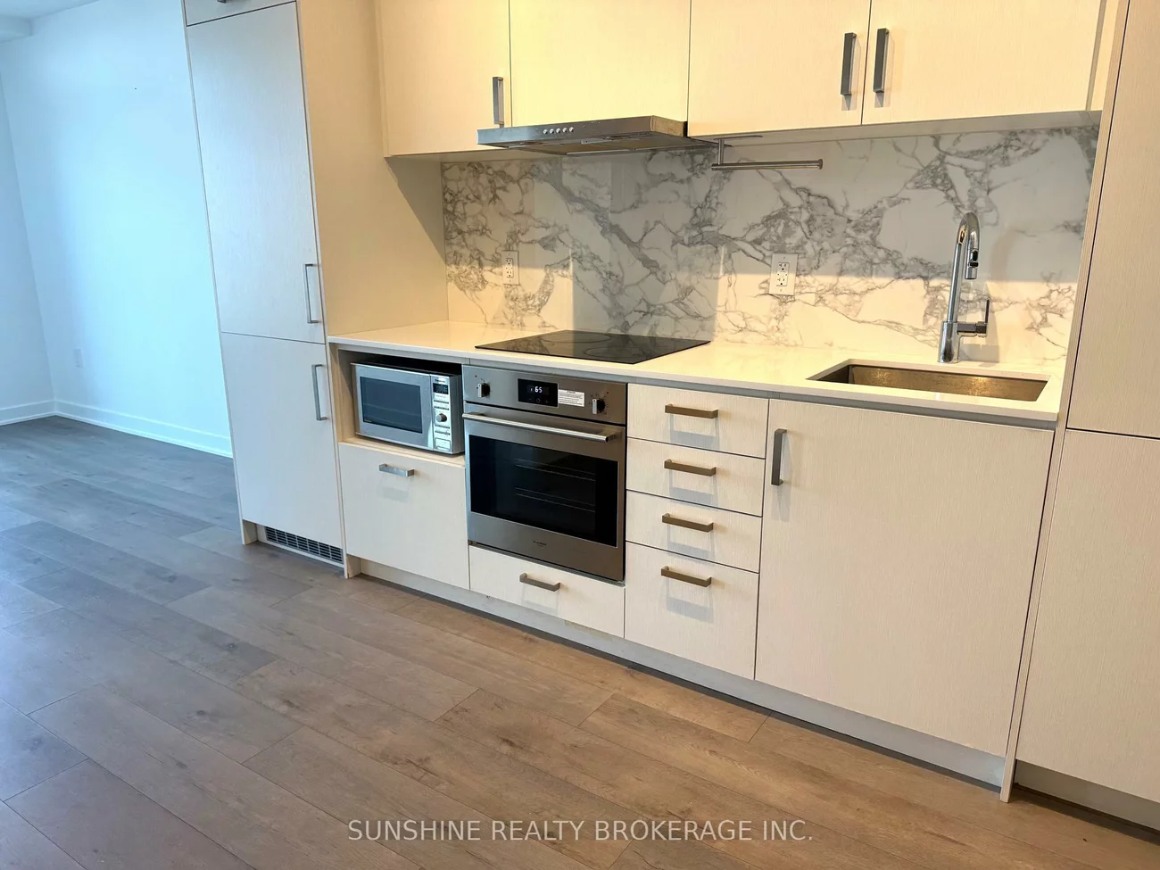 60, Honeycrisp, Vaughan Corporate Centre, Vaughan