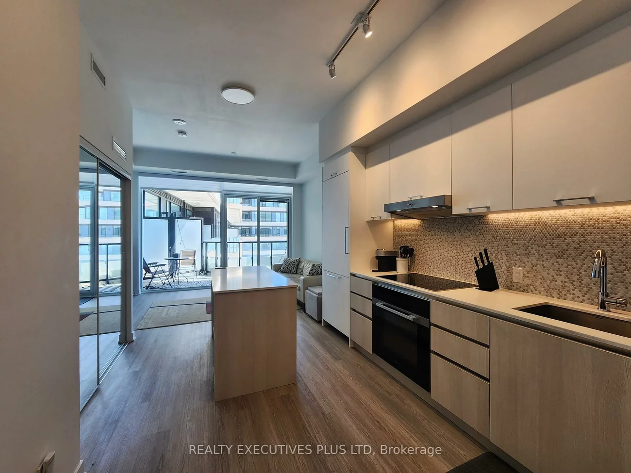 8188, Yonge, Uplands, Vaughan