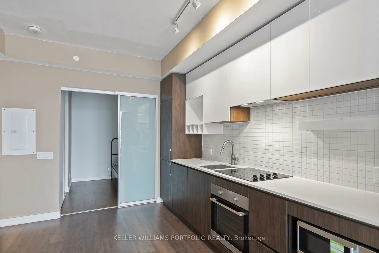 898, Portage, Vaughan Corporate Centre, Vaughan