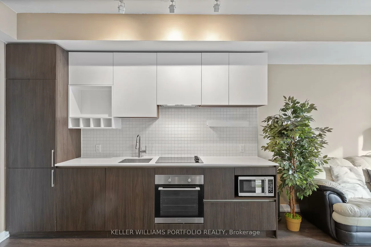 898, Portage, Vaughan Corporate Centre, Vaughan