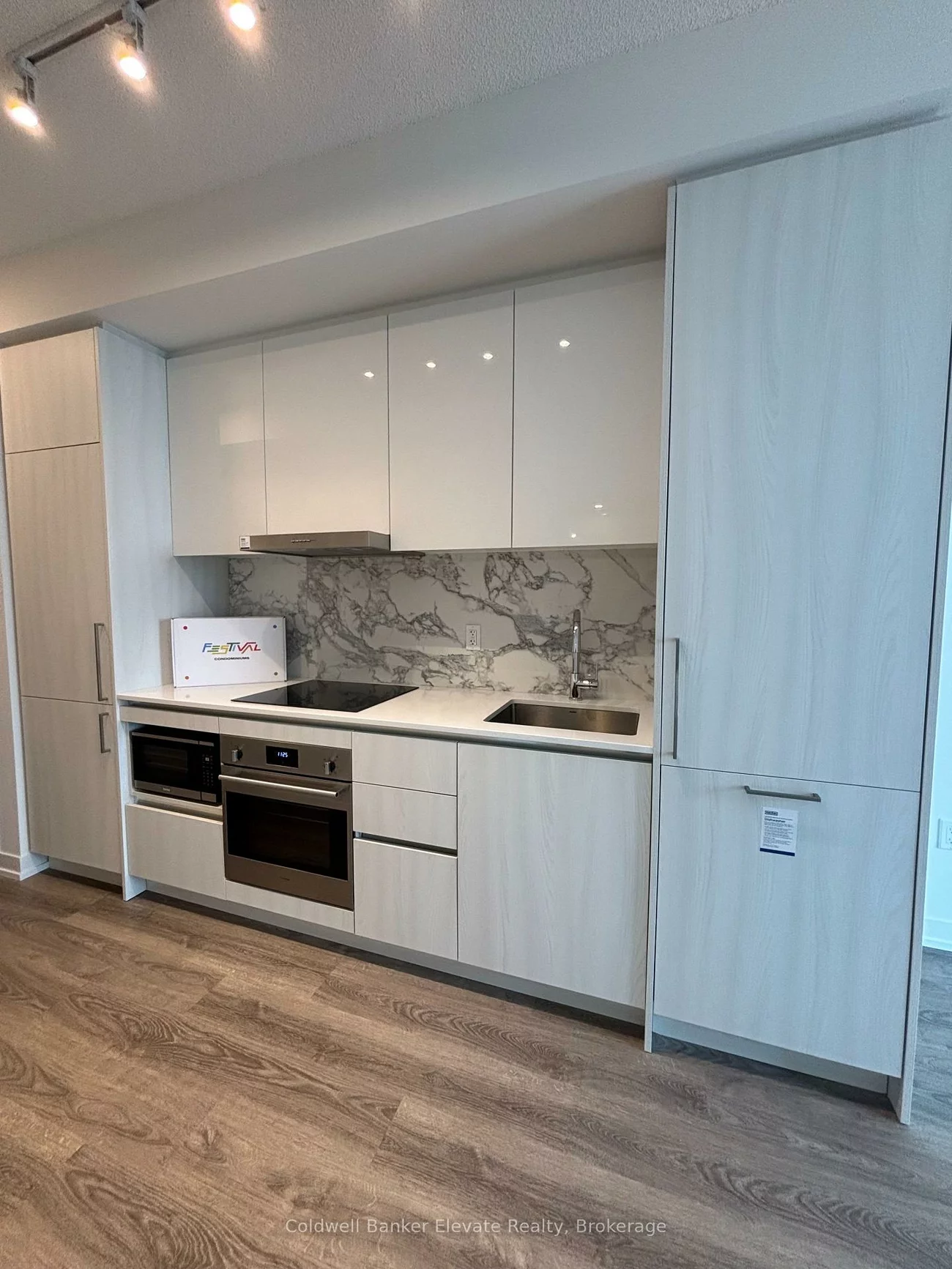 195, Commerce, Vaughan Corporate Centre, Vaughan