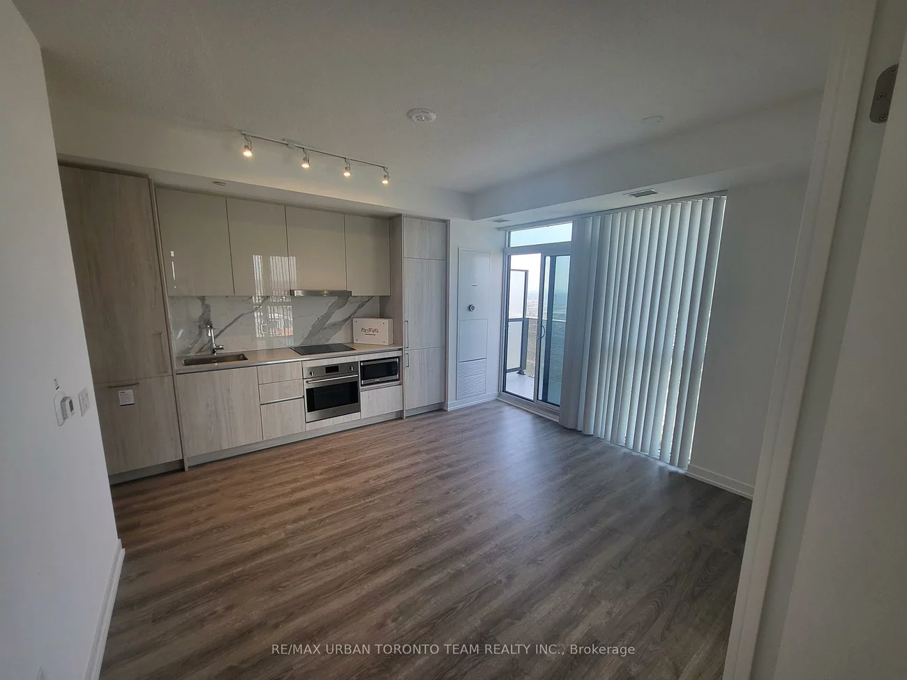 195, Commerce, Vaughan Corporate Centre, Vaughan