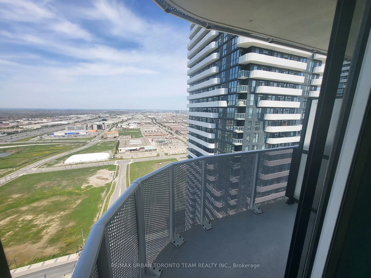 195, Commerce, Vaughan Corporate Centre, Vaughan