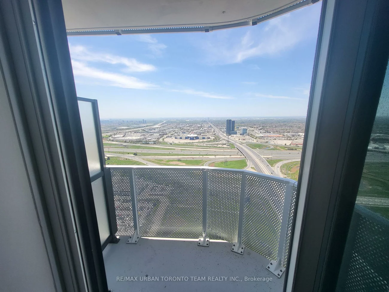 195, Commerce, Vaughan Corporate Centre, Vaughan