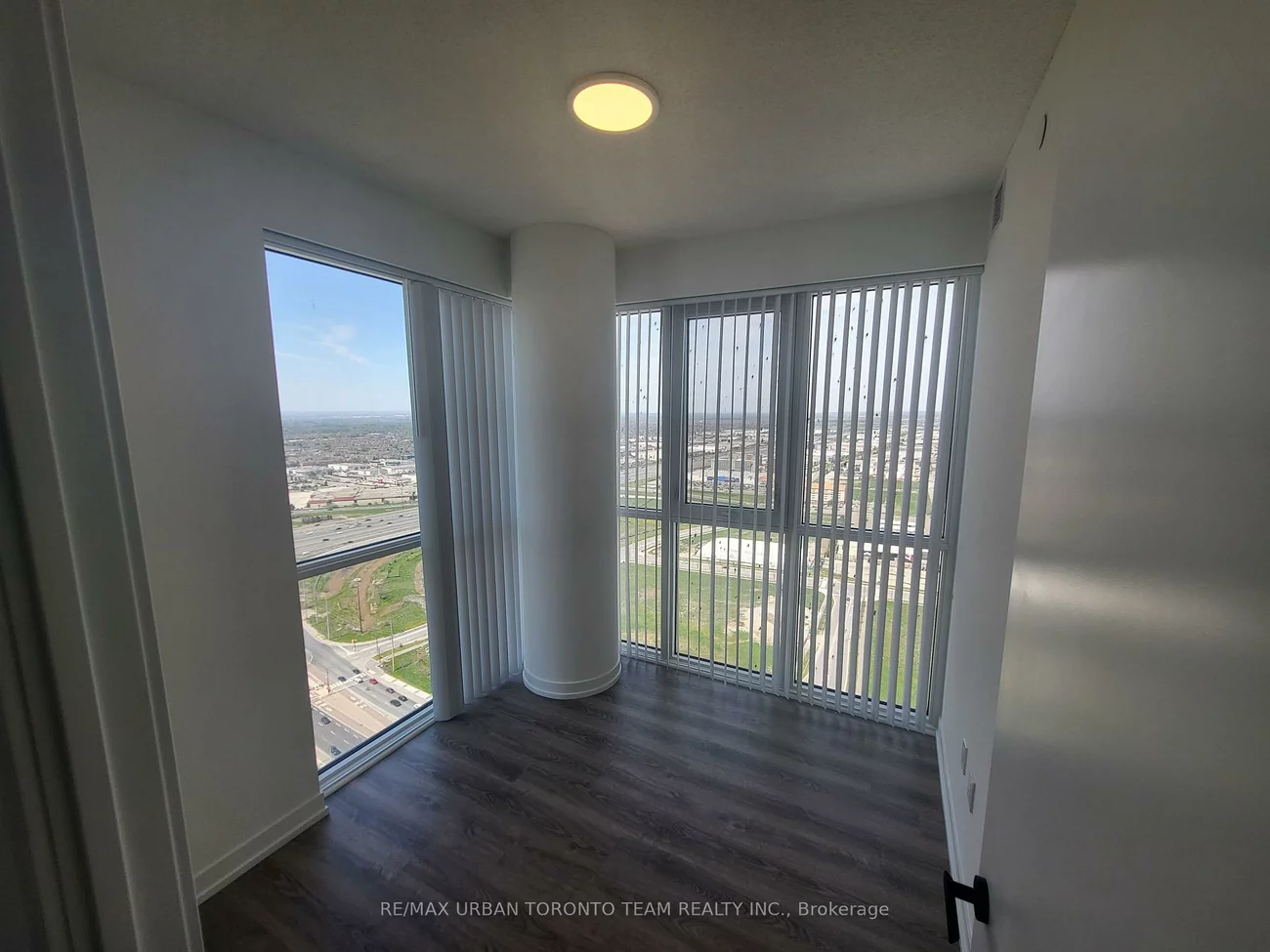 195, Commerce, Vaughan Corporate Centre, Vaughan