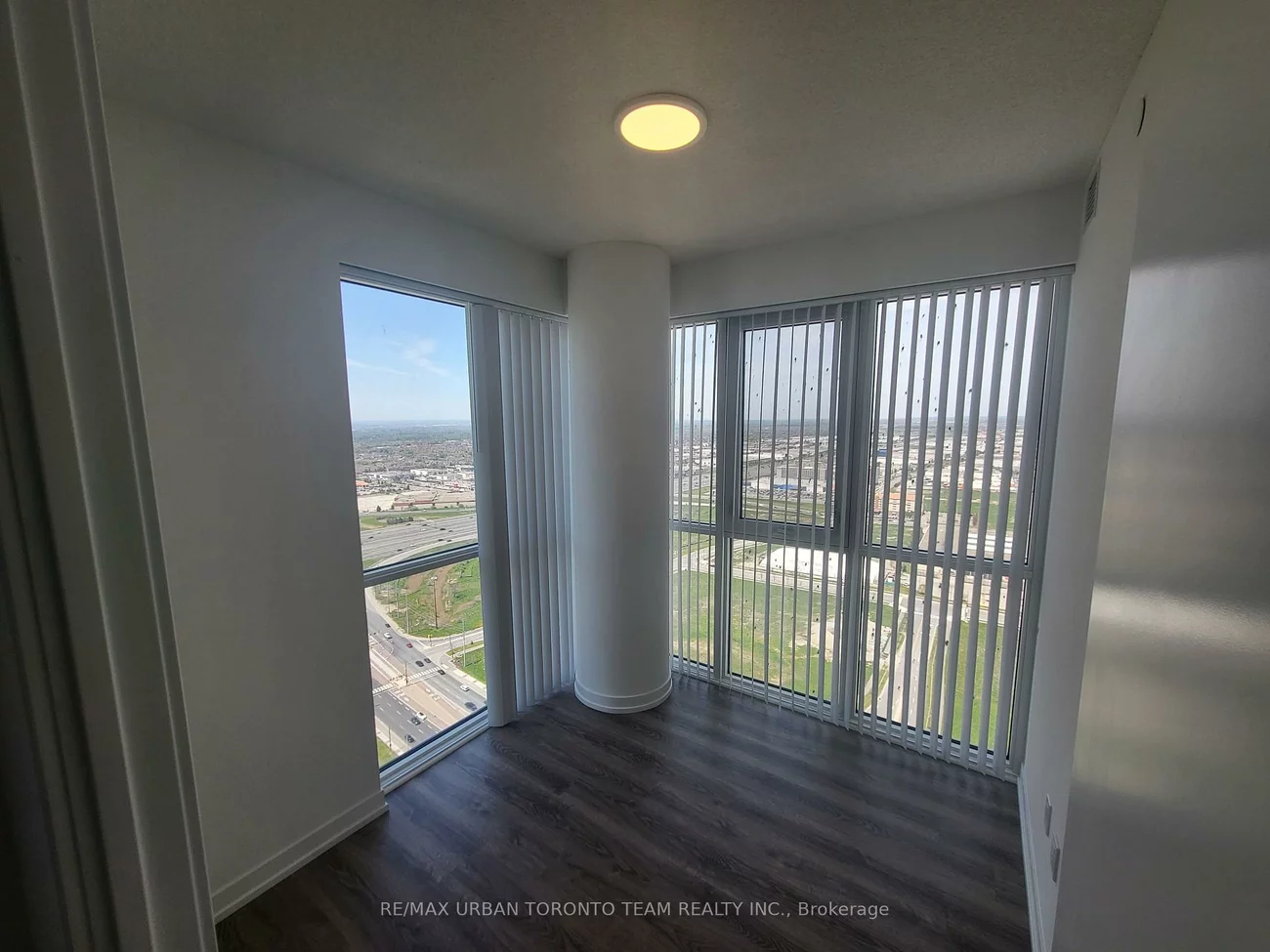 195, Commerce, Vaughan Corporate Centre, Vaughan