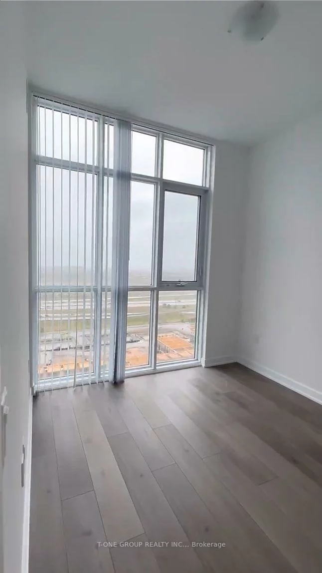 38, Honeycrisp, Vaughan Corporate Centre, Vaughan