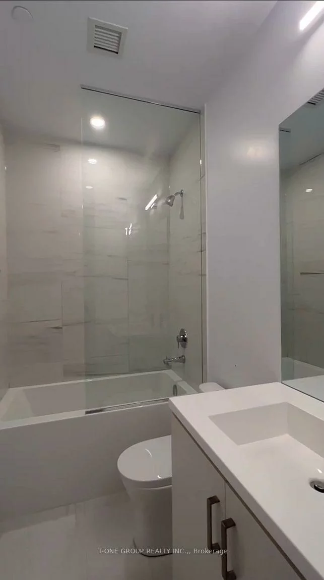 38, Honeycrisp, Vaughan Corporate Centre, Vaughan