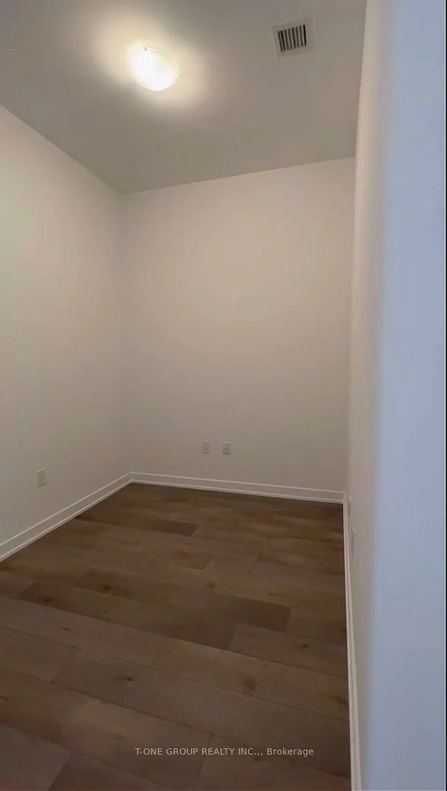 38, Honeycrisp, Vaughan Corporate Centre, Vaughan