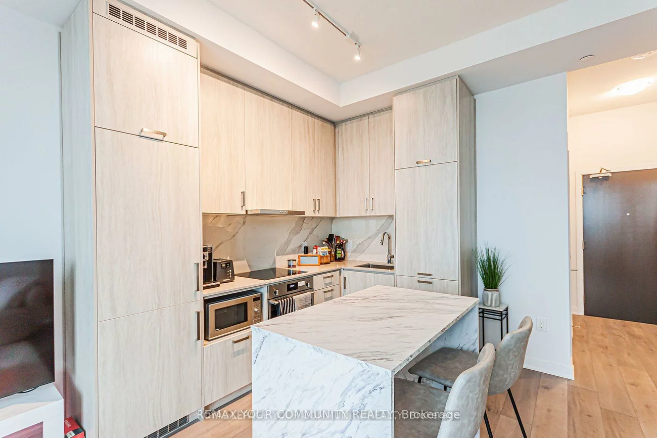 60, HONEYCRISP, Vaughan Corporate Centre, Vaughan