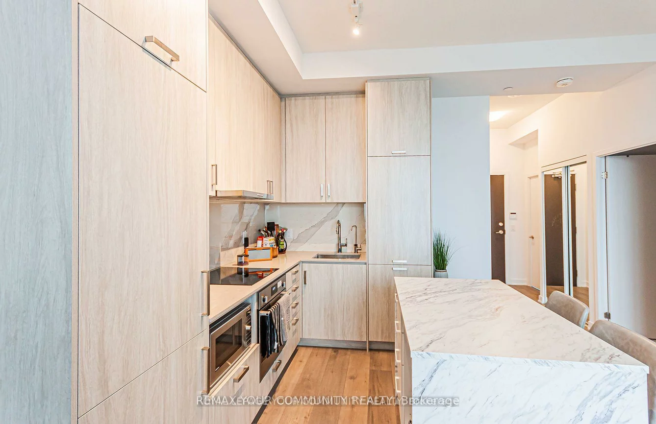 60, HONEYCRISP, Vaughan Corporate Centre, Vaughan