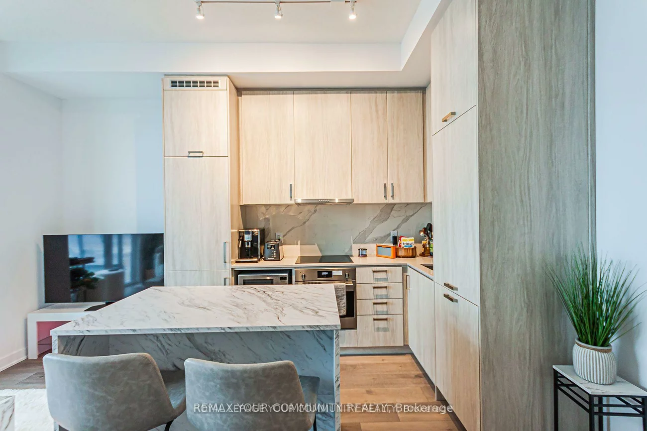 60, HONEYCRISP, Vaughan Corporate Centre, Vaughan
