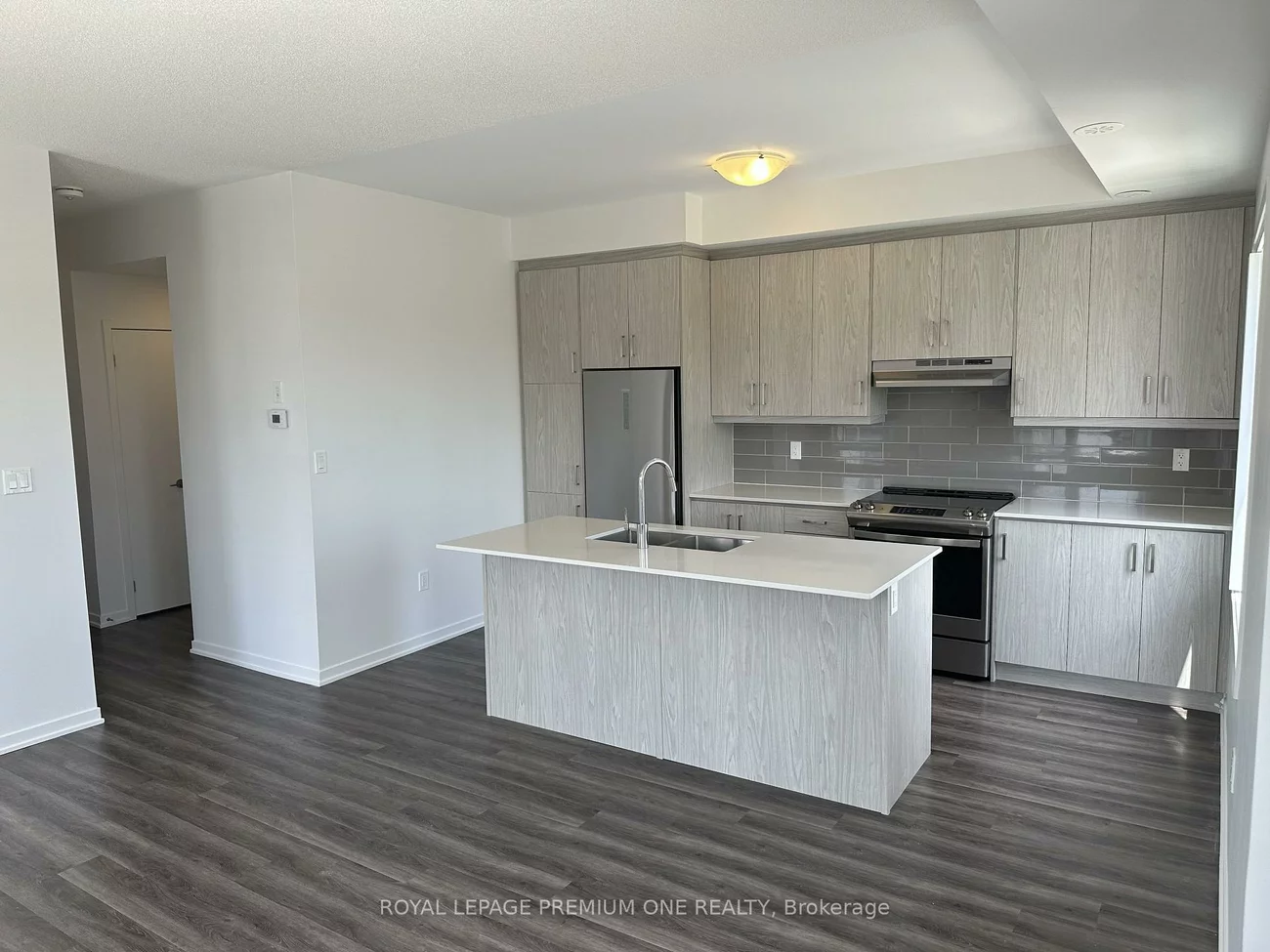 150, Honeycrisp, Vaughan Corporate Centre, Vaughan