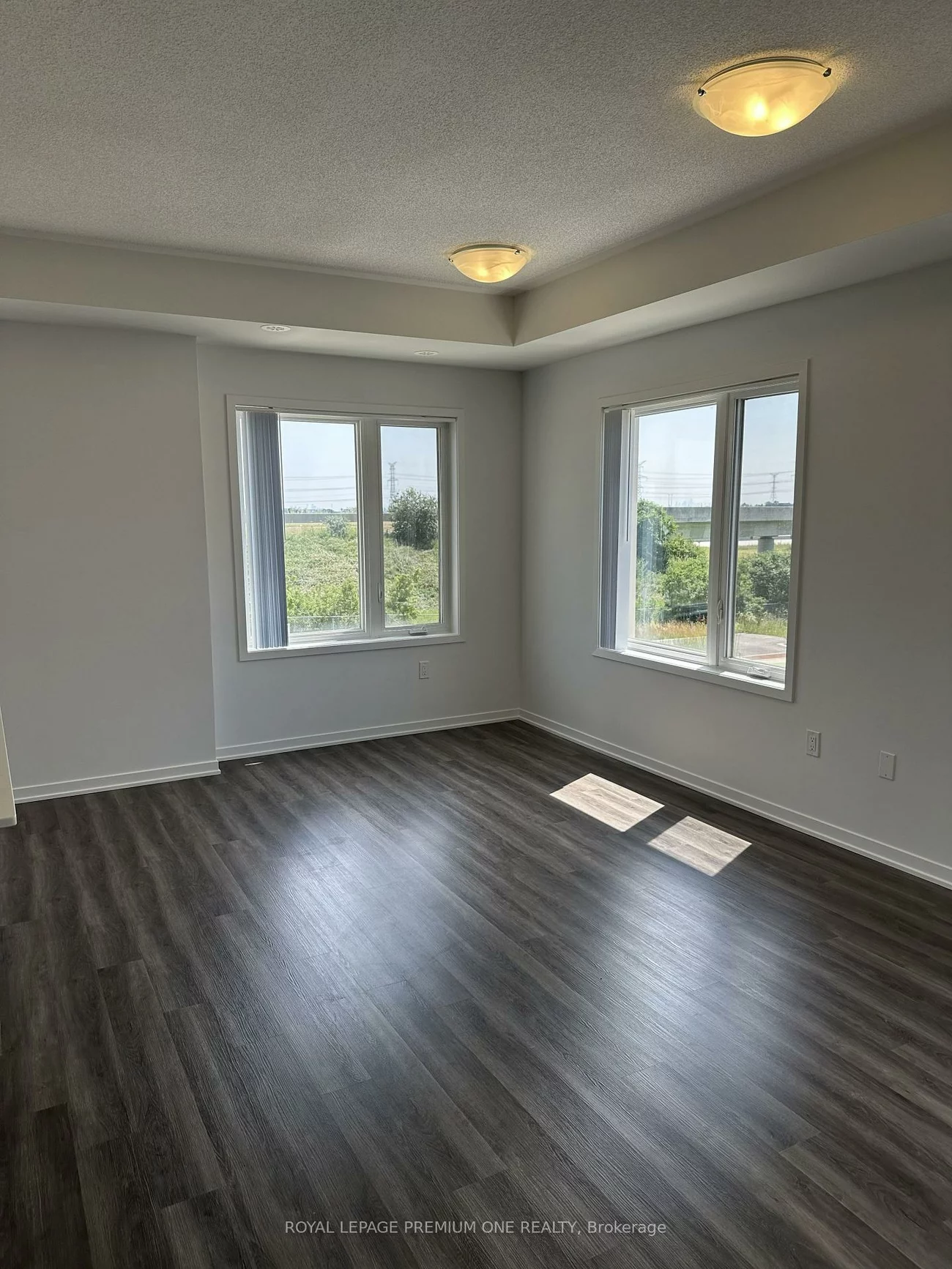 150, Honeycrisp, Vaughan Corporate Centre, Vaughan