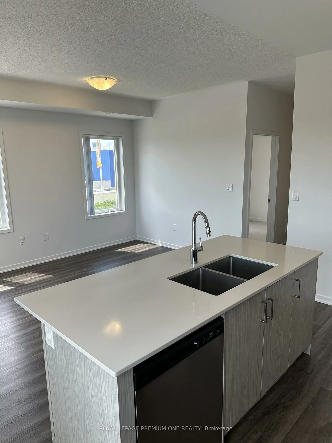 150, Honeycrisp, Vaughan Corporate Centre, Vaughan