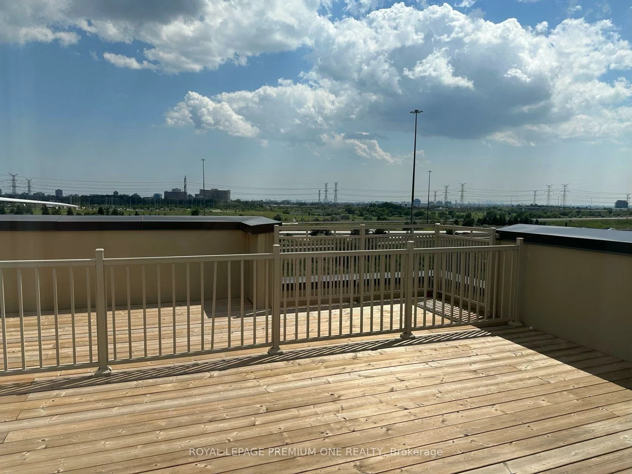 150, Honeycrisp, Vaughan Corporate Centre, Vaughan