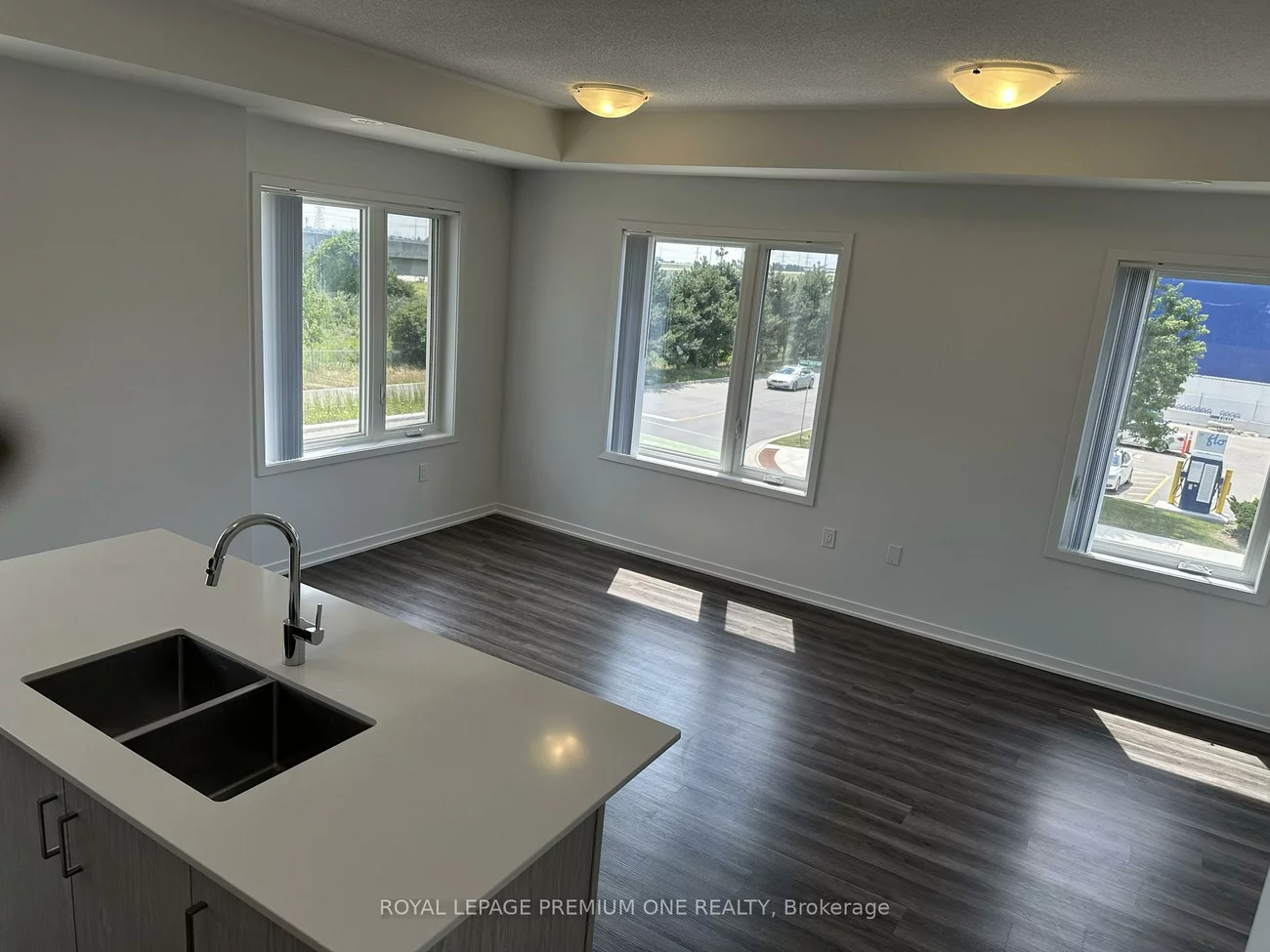 150, Honeycrisp, Vaughan Corporate Centre, Vaughan