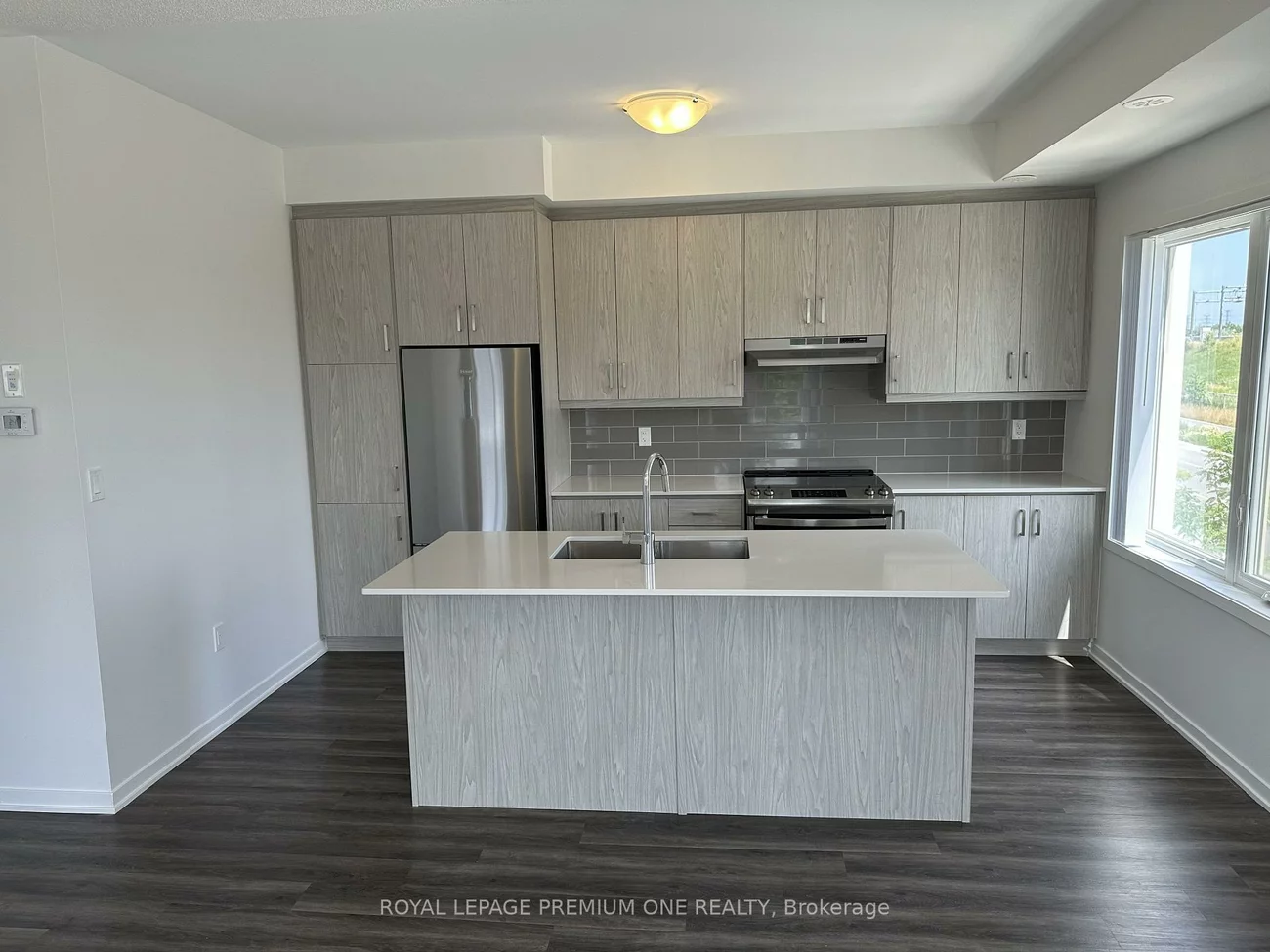 150, Honeycrisp, Vaughan Corporate Centre, Vaughan