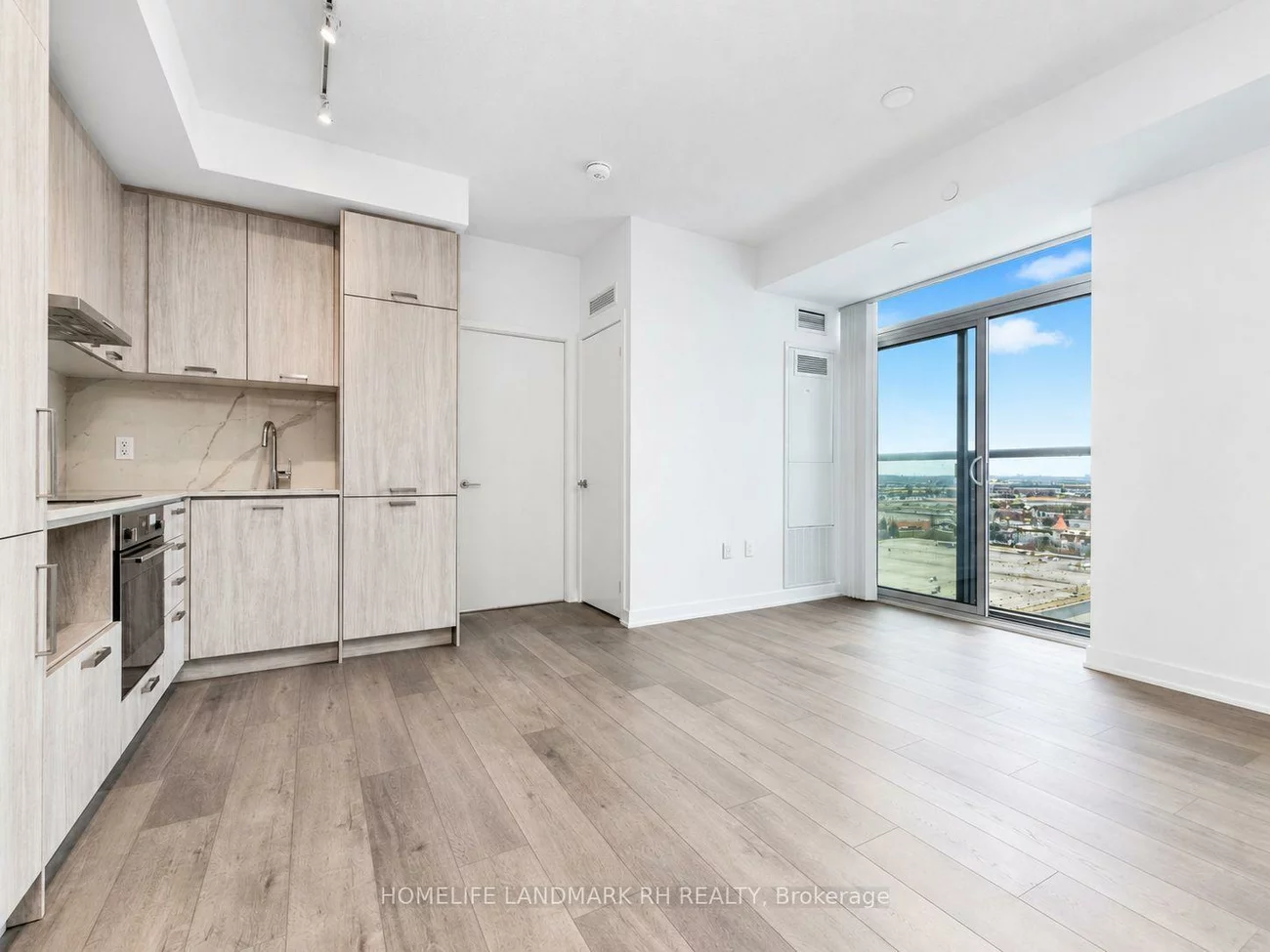 38, Honeycrisp, Vaughan Corporate Centre, Vaughan