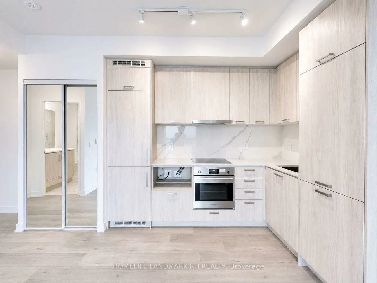 38, Honeycrisp, Vaughan Corporate Centre, Vaughan