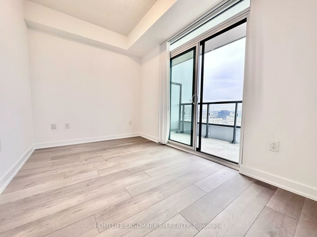 38, Honeycrisp, Vaughan Corporate Centre, Vaughan