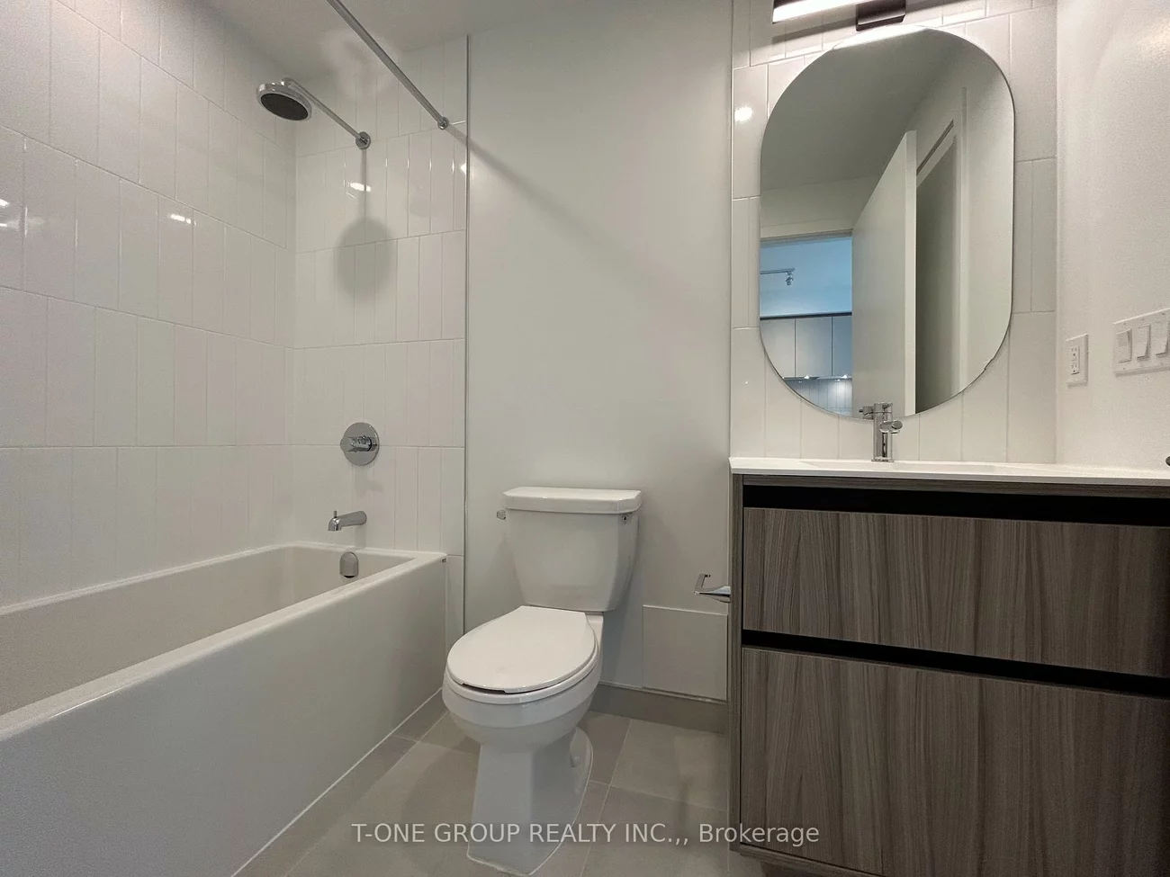 7950, Bathurst, Beverley Glen, Vaughan