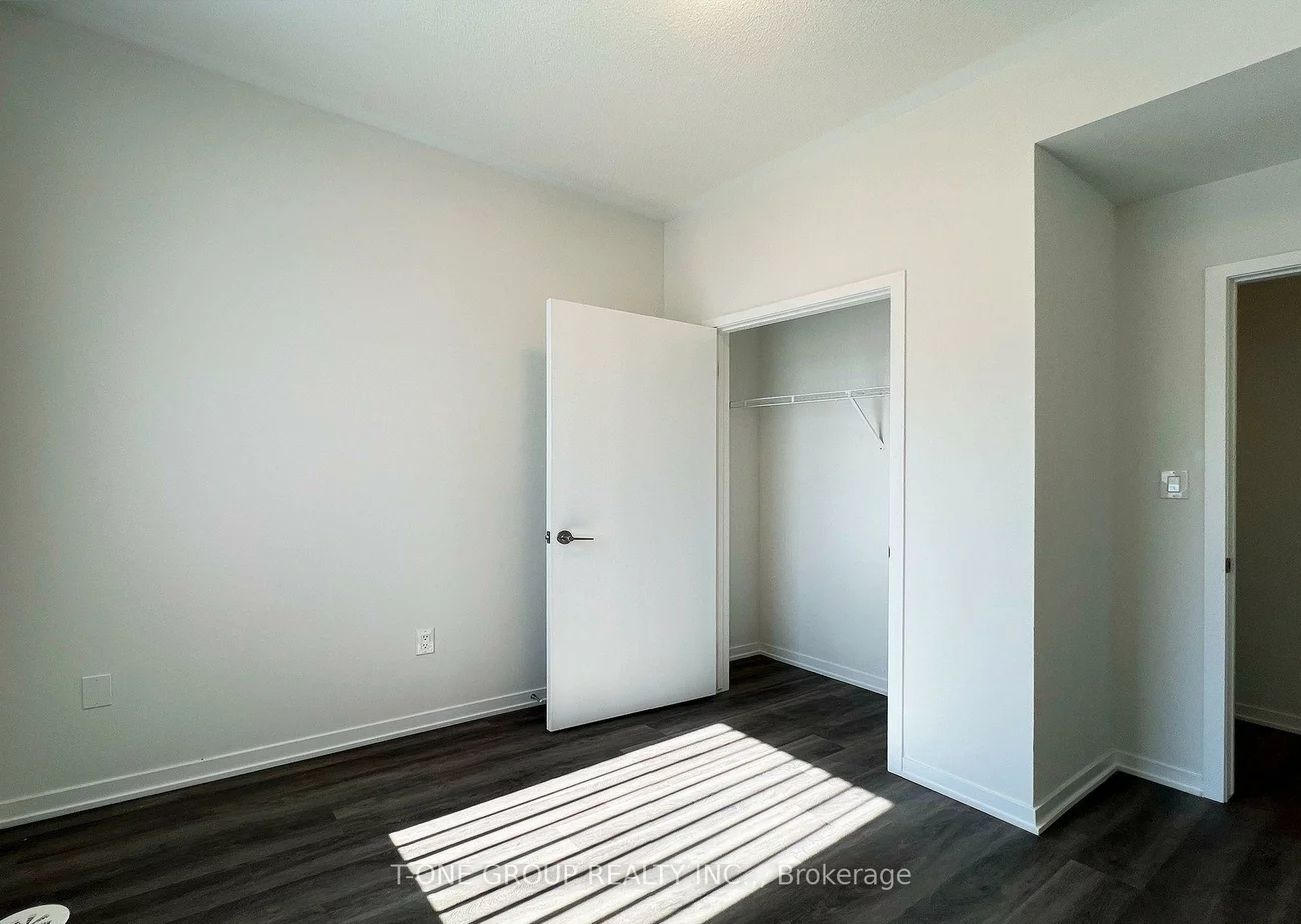 90, Honeycrisp, Vaughan Corporate Centre, Vaughan
